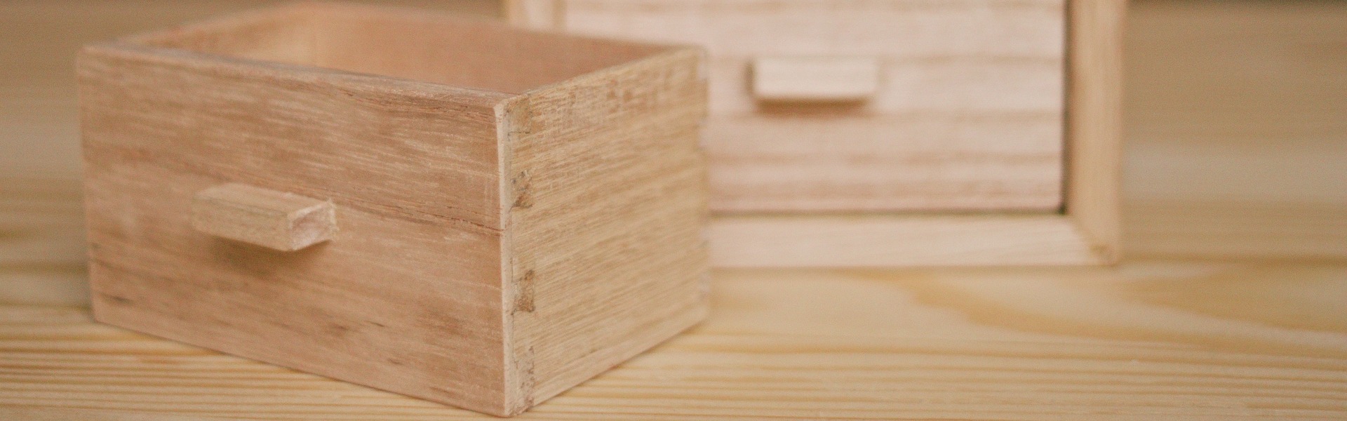 Skříňka z japonského dřeva Kiri